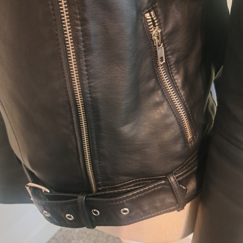 BB  Dakota Off-Shoulder Black Leather Moto Jacket - Picture 2 of 5